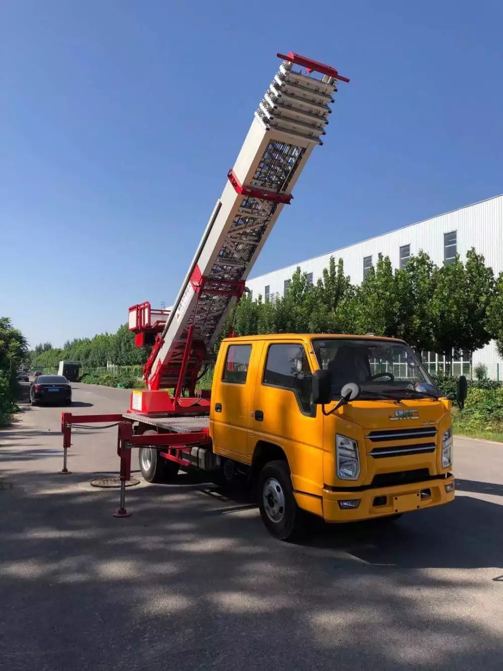 泰州高港附近的云梯车出租服务：轻松解决高空作业需求