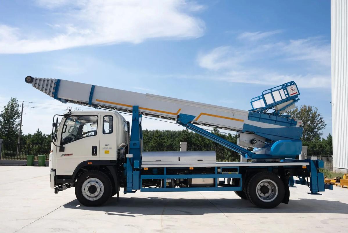 泰州高港云梯上料车租赁费用