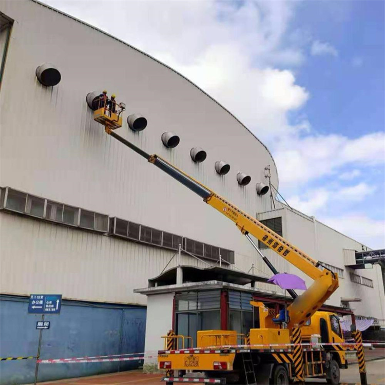 泰州高港高空作业车出租服务：专业广告牌安装解决方案