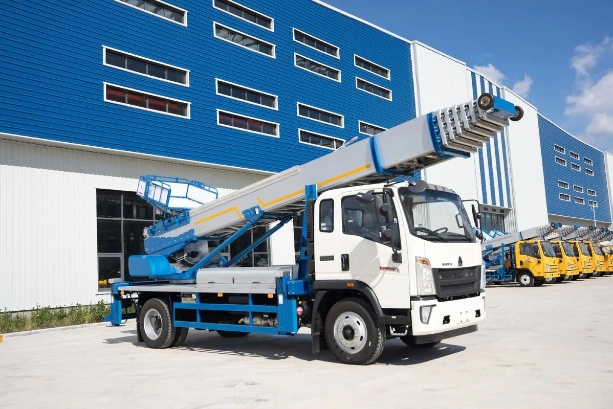 泰州高港出租云梯车高空作业车 建筑垃圾搬运